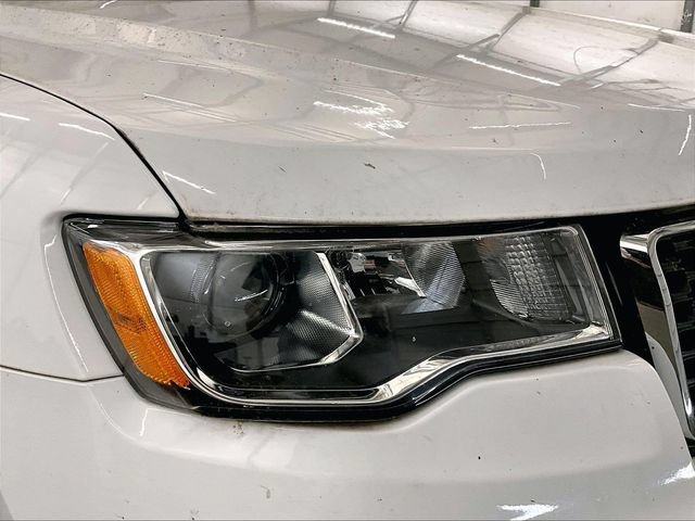 Used 2021 Jeep Grand Cherokee Laredo AWD/4WD image 27