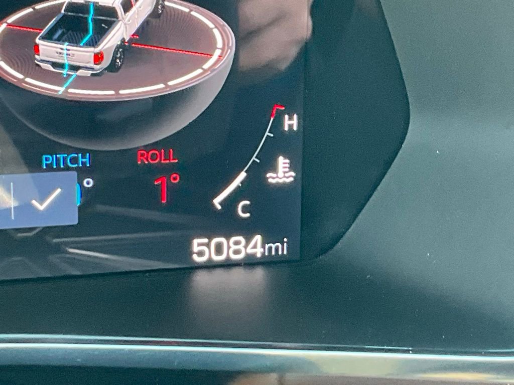 Used 2025 GMC Canyon AT4 w/ Nightfall Edition image 4