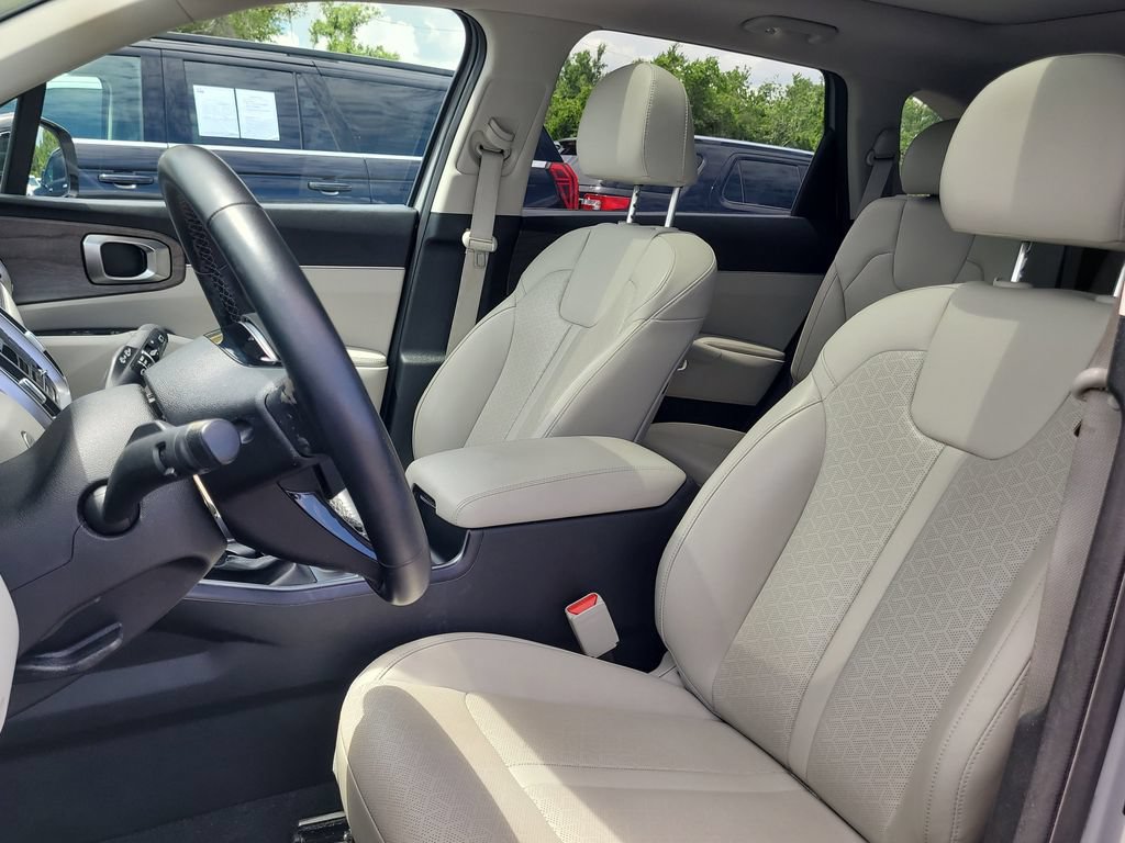 Used 2022 Kia Sorento EX w/ Panoramic Sunroof Package FWD image 18