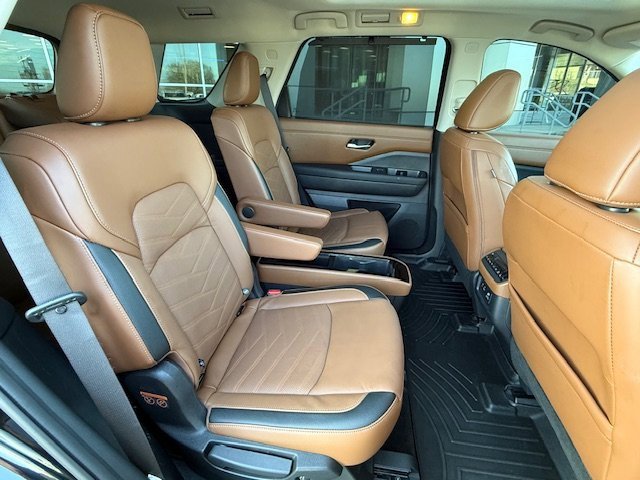 Used 2023 Nissan Pathfinder Platinum image 12