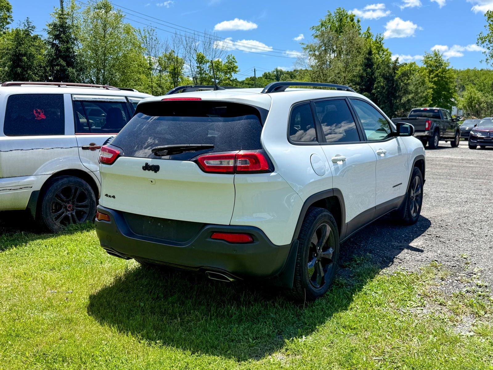 Used 2018 Jeep Cherokee Limited w/ Luxury Group AWD/4WD image 6