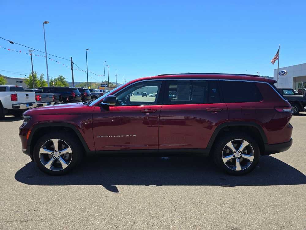 Used 2021 Jeep Grand Cherokee L Limited AWD/4WD image 2