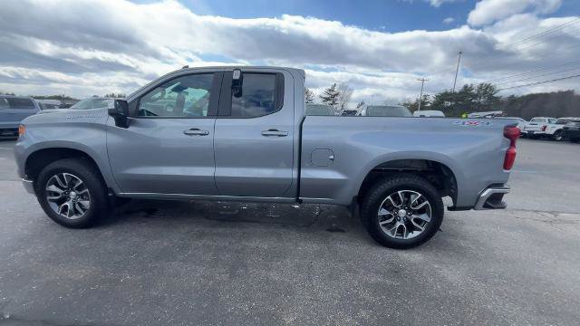 Used 2024 Chevrolet Silverado 1500 LT image 2