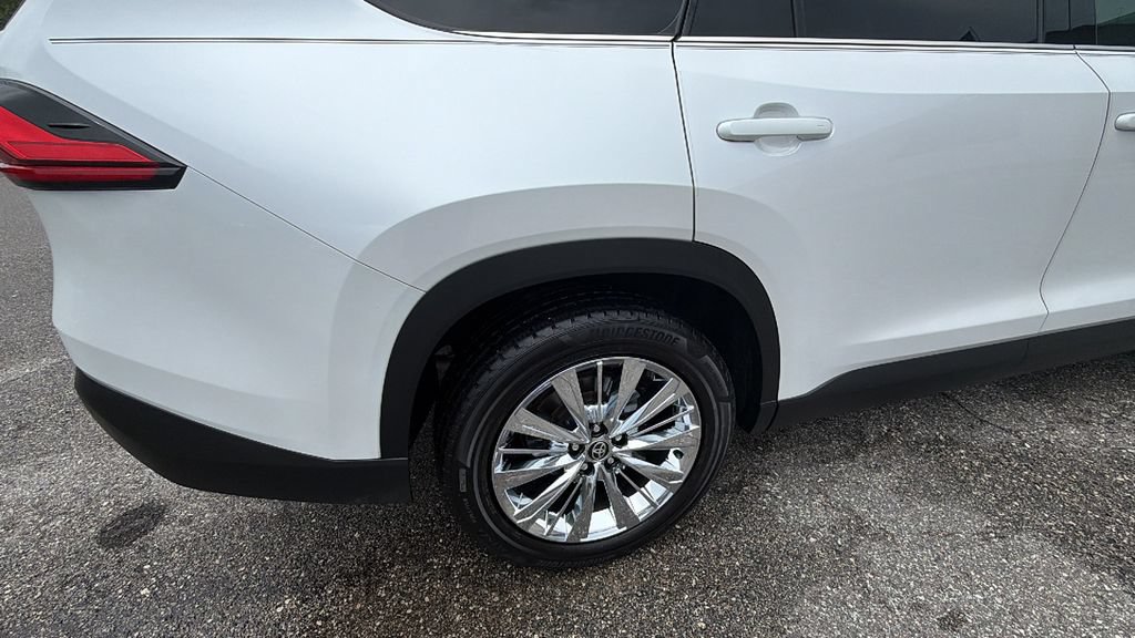 Used 2024 Toyota Grand Highlander AWD image 11