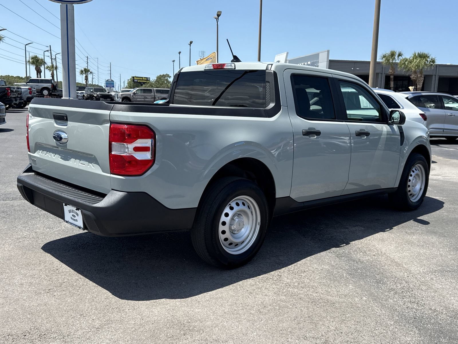 Certified 2024 Ford Maverick XL FWD image 4