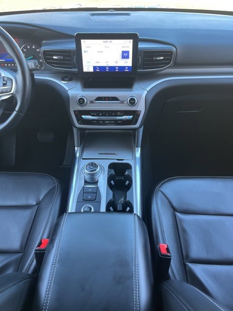 Certified 2022 Ford Explorer XLT w/ Equipment Group 202A image 24