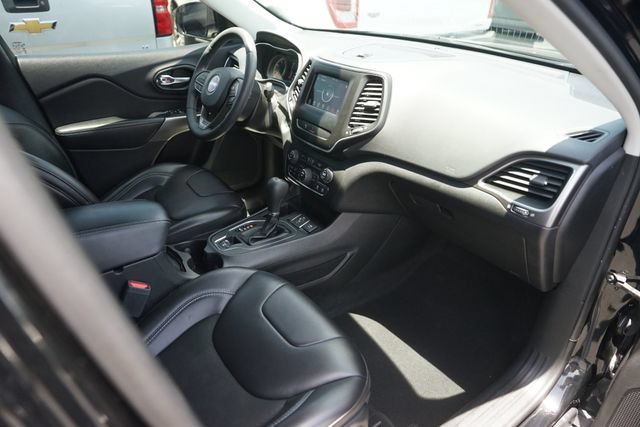 Used 2020 Jeep Cherokee Latitude Plus FWD image 18