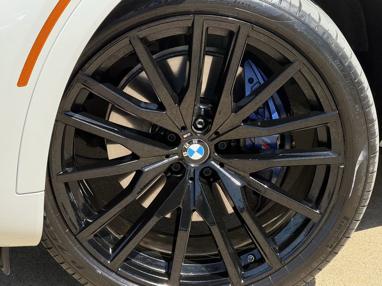 Used 2024 BMW X6 xDrive40i w/ Premium Package image 9