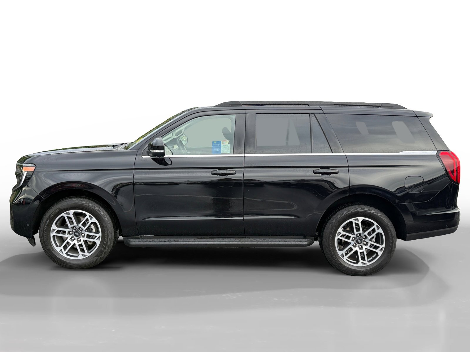 Certified 2025 Ford Expedition Active AWD/4WD image 2