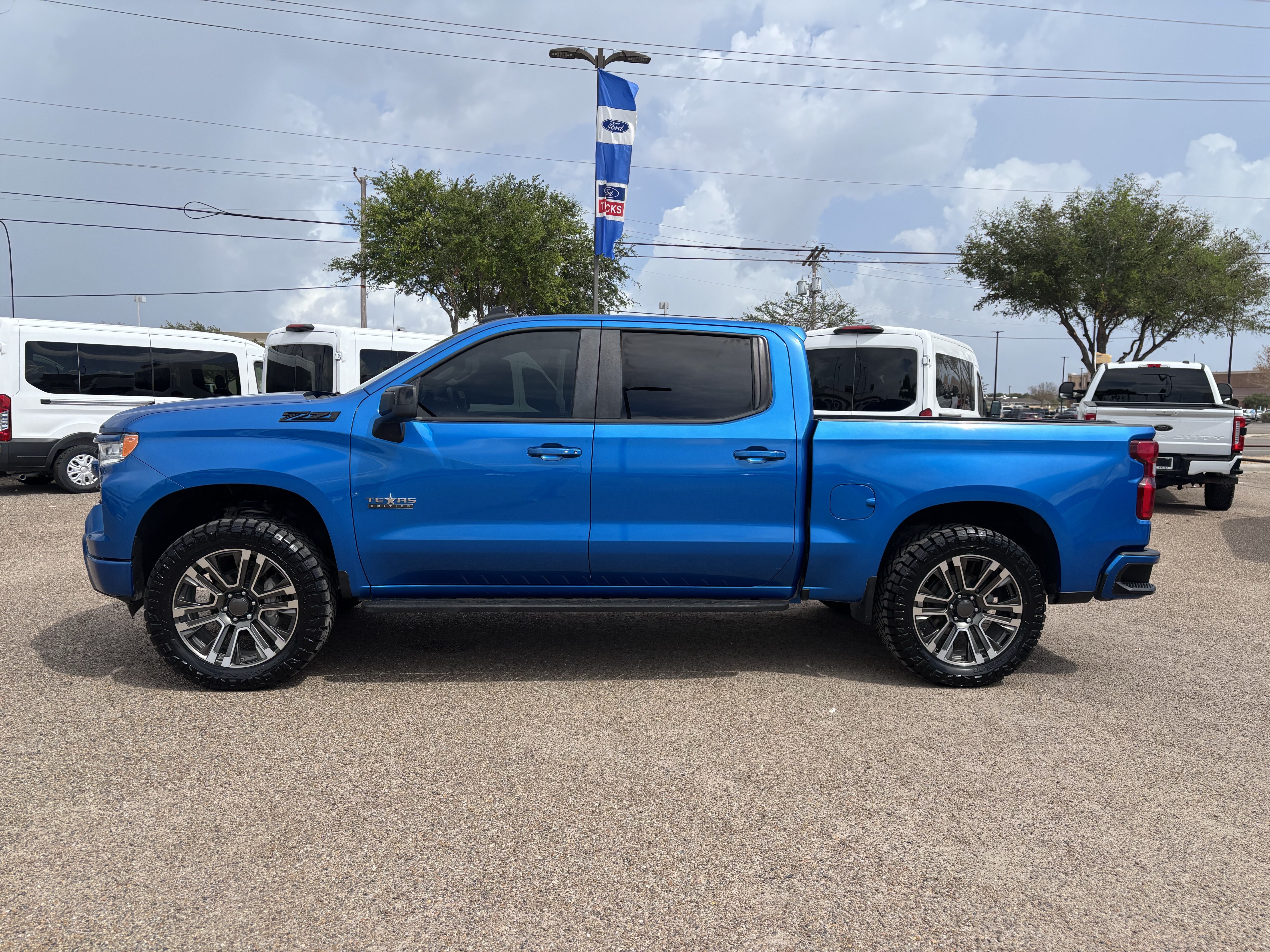 Used 2023 Chevrolet Silverado 1500 RST w/ Texas Edition Plus AWD/4WD image 2