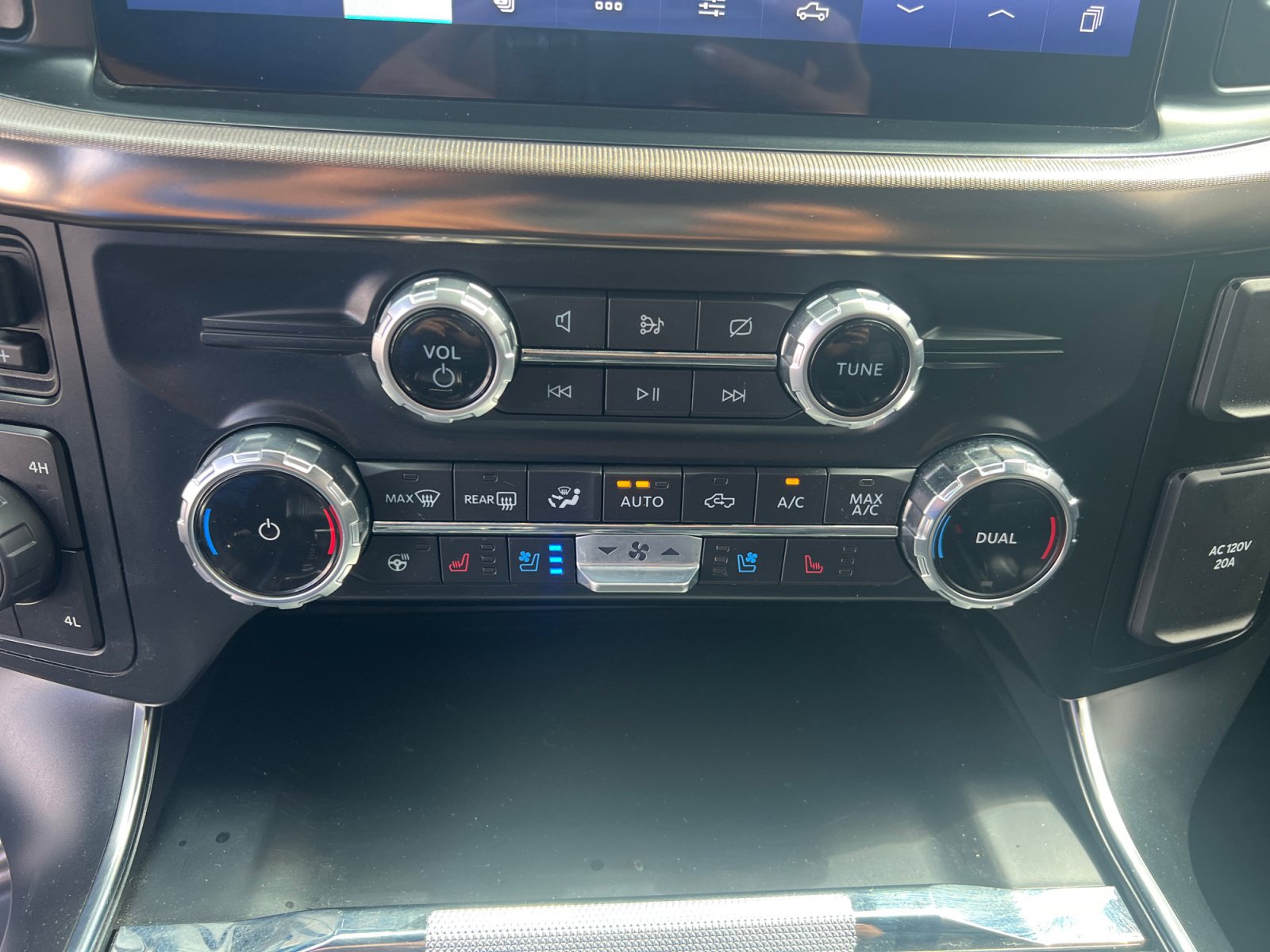 Certified 2022 Ford F150 Raptor w/ Raptor 37 Performance Package AWD/4WD image 23