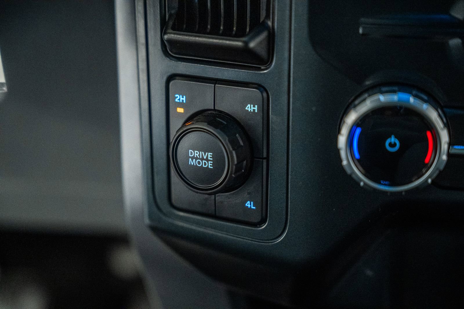 Certified 2025 Ford F150 XLT w/ Equipment Group 301A Standard AWD/4WD image 34