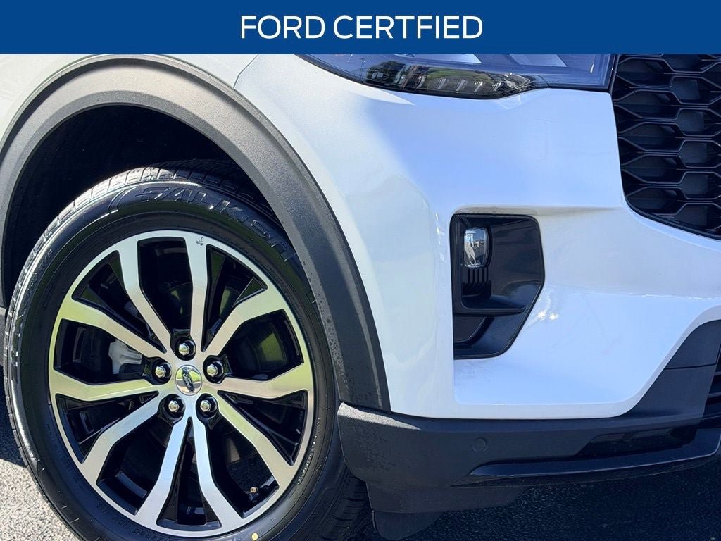 Certified 2025 Ford Explorer ST-Line AWD/4WD image 3