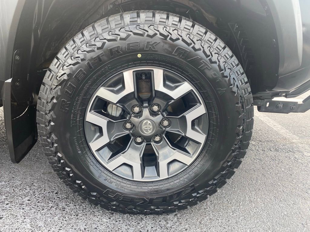 Used 2022 Toyota Tacoma TRD Off-Road w/ Technology Package image 29