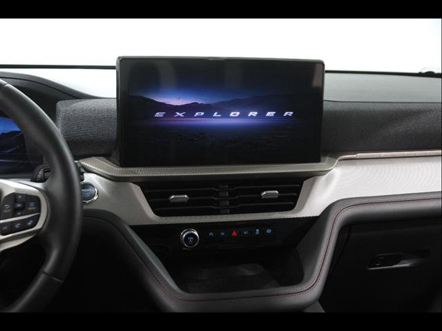 Certified 2025 Ford Explorer Active w/ Active Comfort Package AWD/4WD image 8