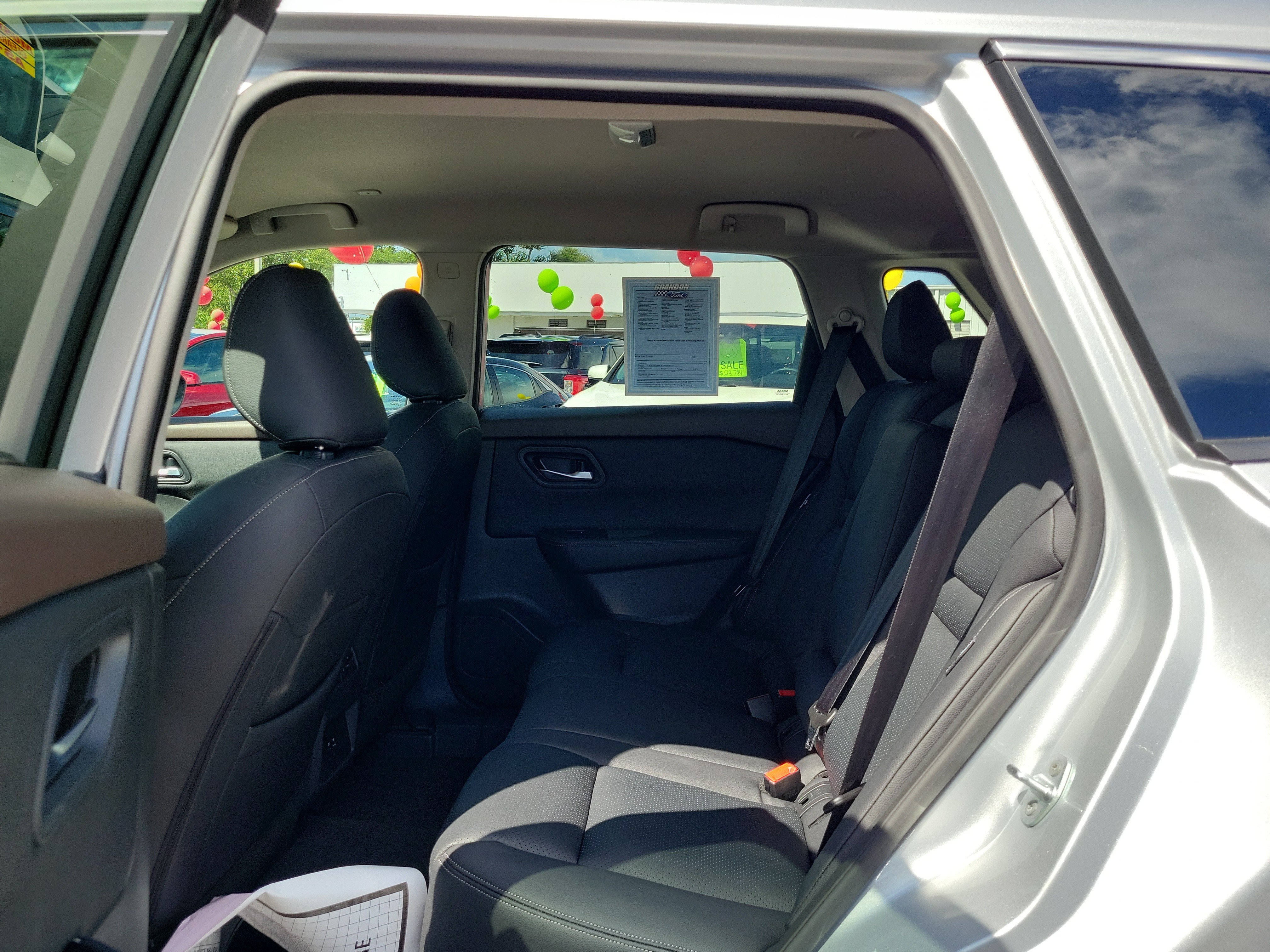 Used 2023 Nissan Rogue SV FWD image 12