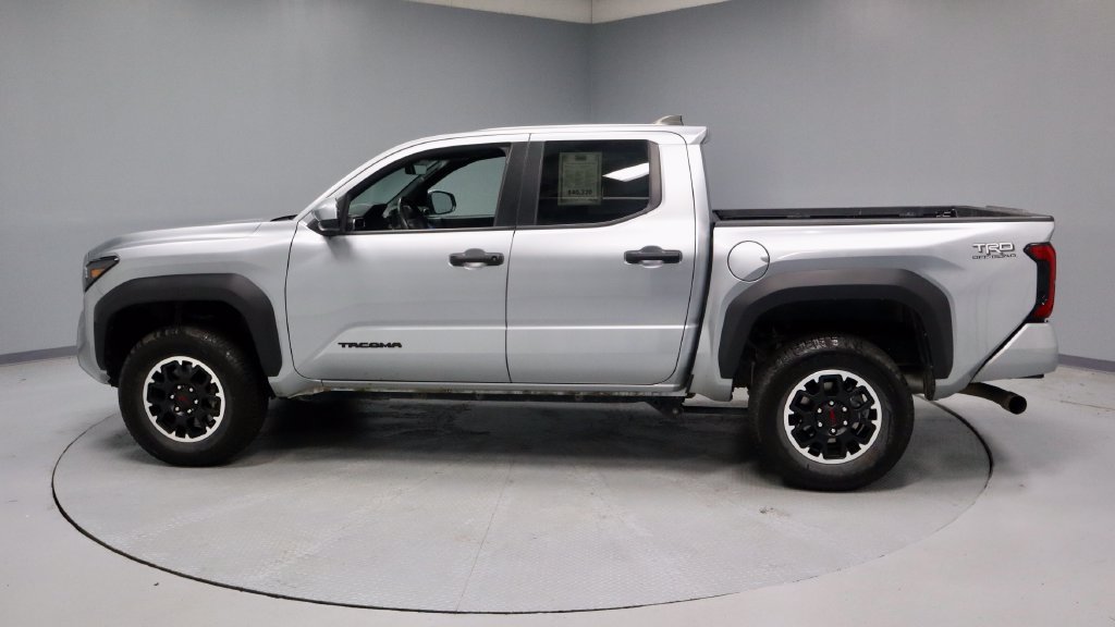 Used 2025 Toyota Tacoma TRD Off-Road AWD/4WD image 7
