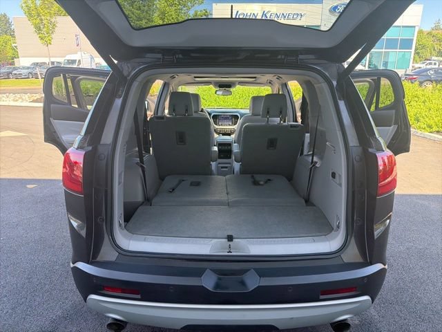 Used 2018 GMC Acadia SLT w/ LPO, Floor Liner Package AWD/4WD image 19