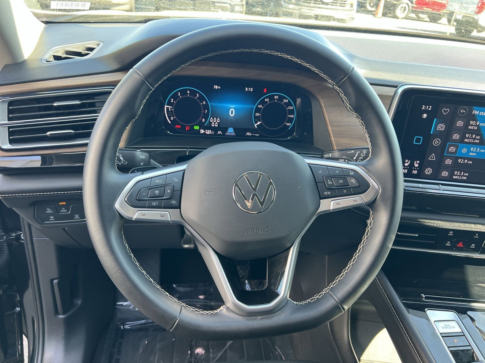 Used 2025 Volkswagen Atlas SE FWD image 24