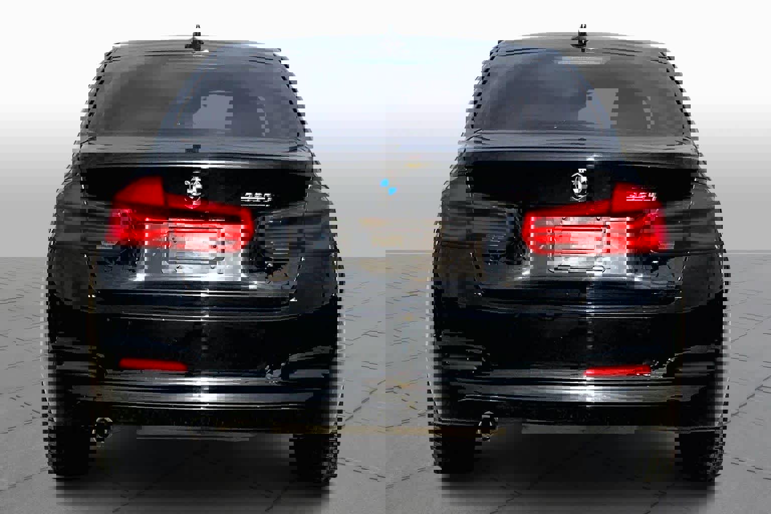 Used 2018 BMW 320i Sedan image 3