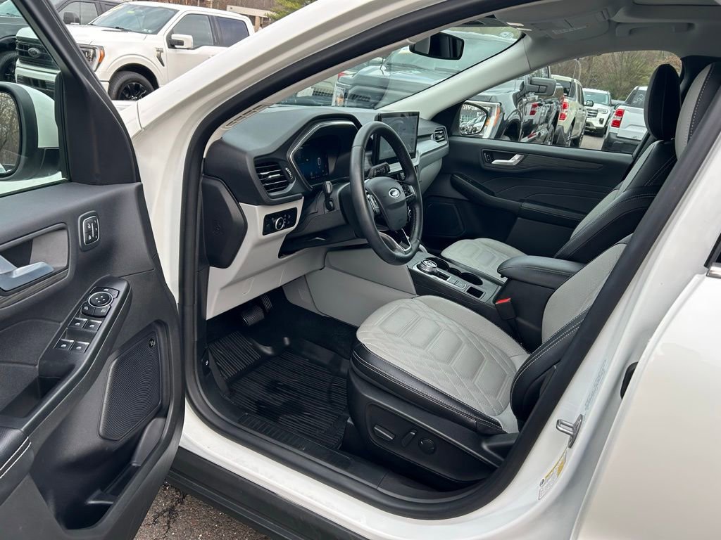 Certified 2023 Ford Escape Platinum w/ Premium Technology Package image 15