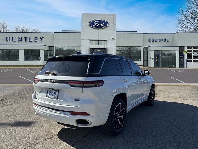 Used 2022 Jeep Grand Cherokee Summit AWD/4WD image 5
