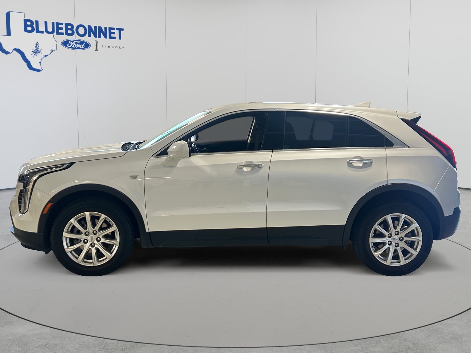 Used 2023 Cadillac XT4 Luxury w/ Cold Weather Package FWD image 8