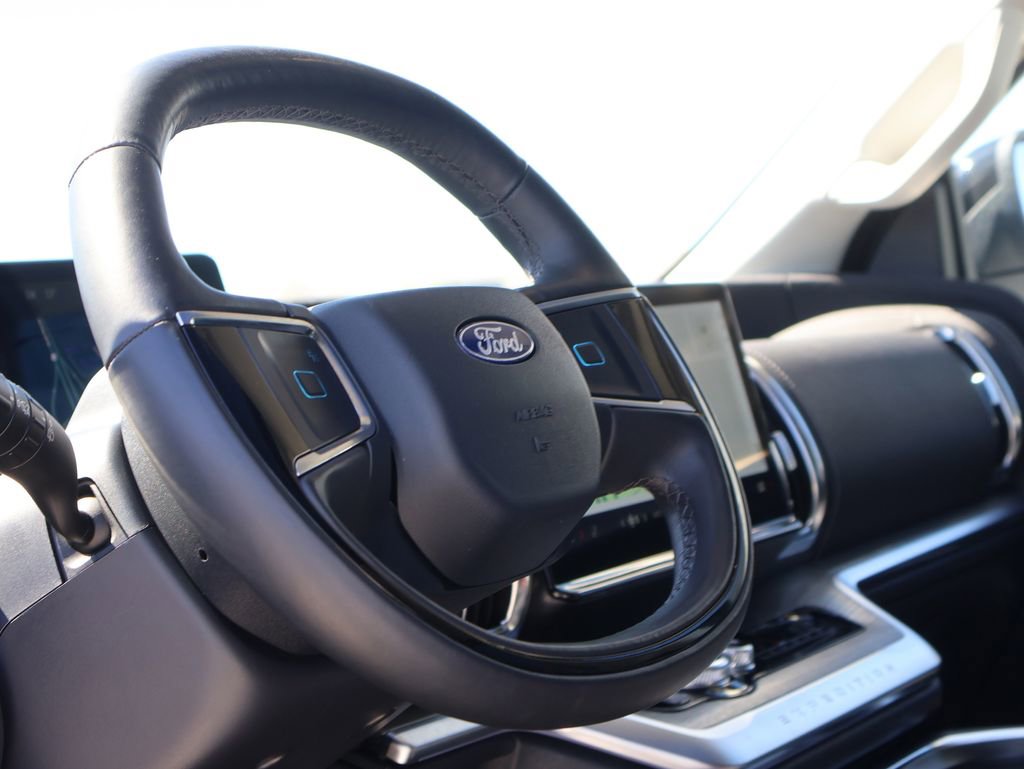 Certified 2025 Ford Expedition Max Platinum image 26