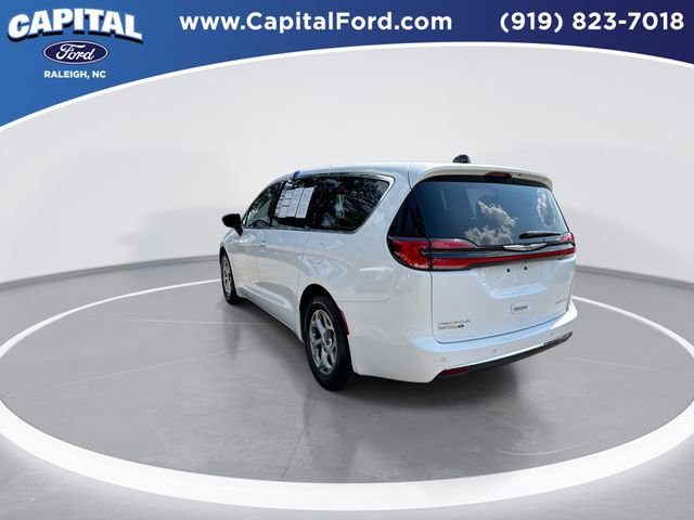 Used 2024 Chrysler Pacifica Limited FWD image 6