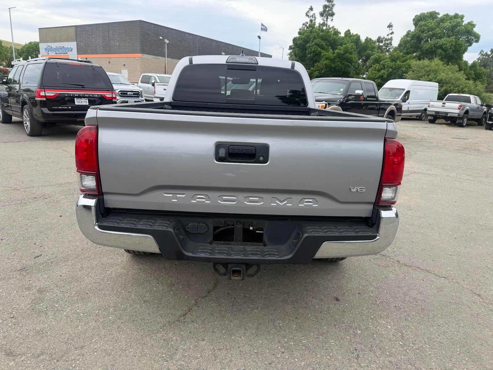 Used 2019 Toyota Tacoma TRD Off-Road w/ TRD Premium Off Road Package image 4