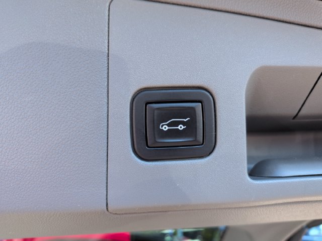 Used 2021 Cadillac XT5 Premium Luxury w/ LPO, Floor Liner Package FWD image 21
