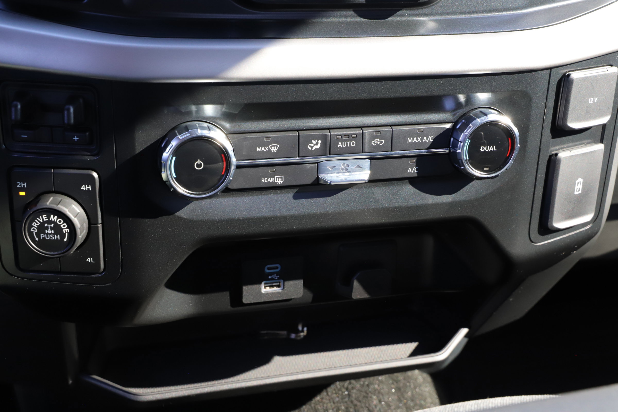 Certified 2022 Ford F150 XLT w/ Equipment Group 301A Mid image 27