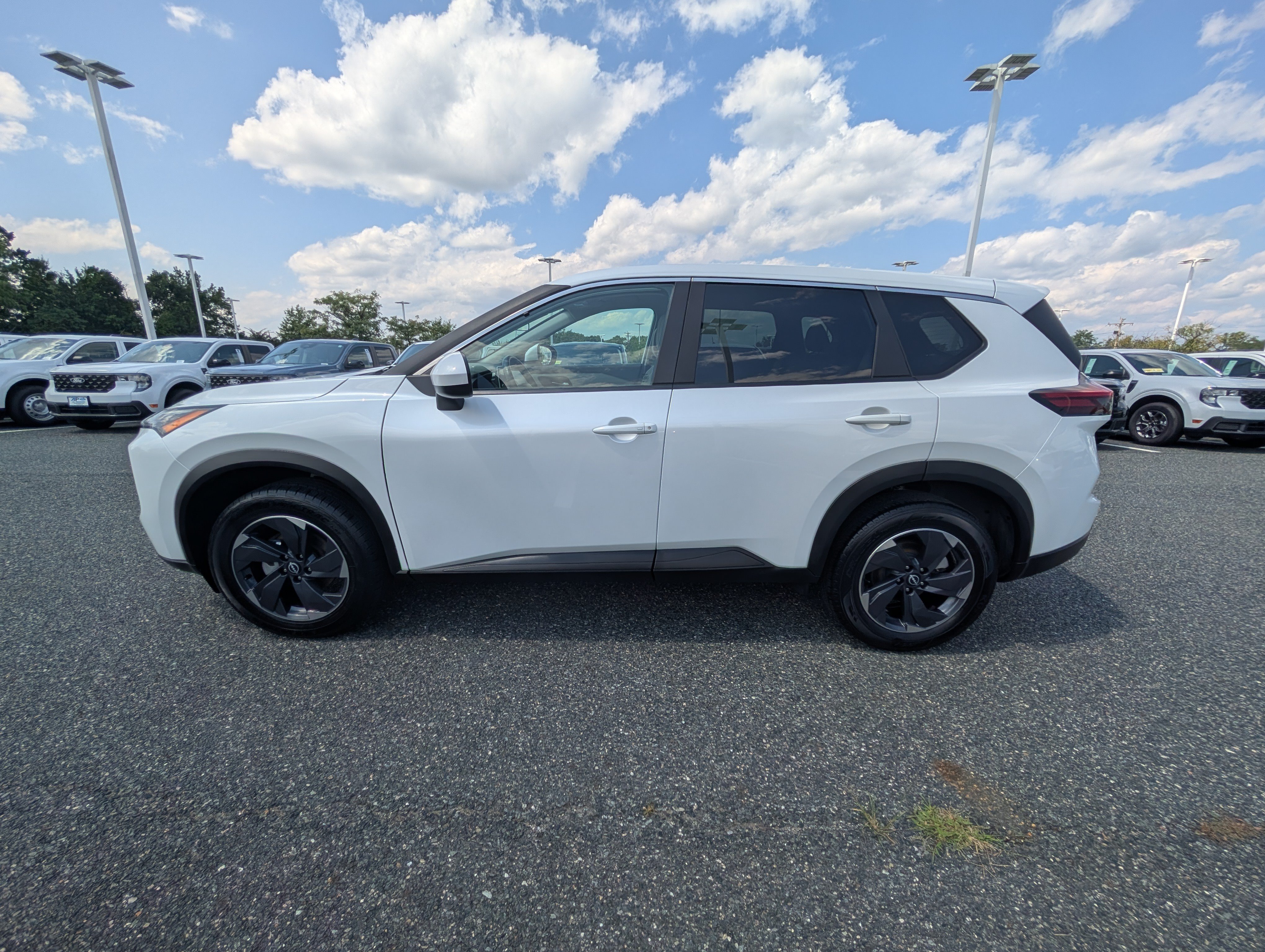 Used 2025 Nissan Rogue SV FWD image 6