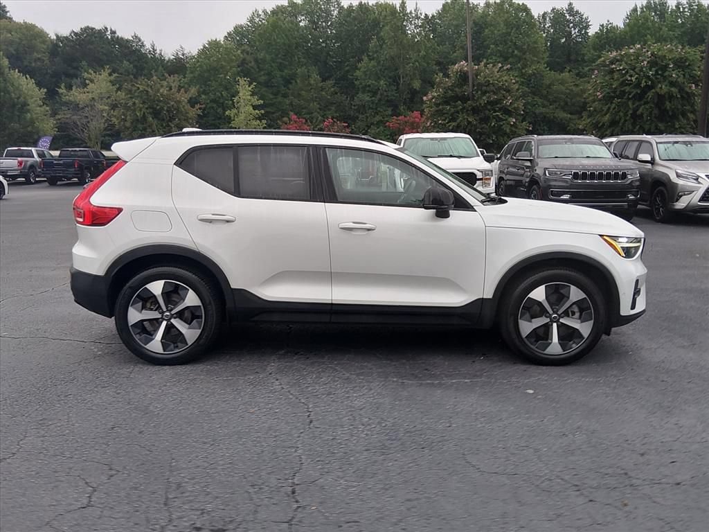 Used 2023 Volvo XC40 B4 Ultimate FWD image 3