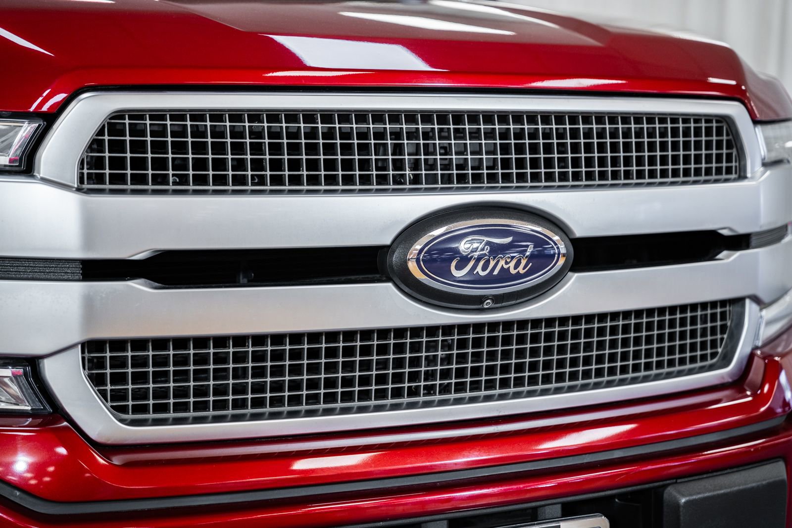 Certified 2018 Ford F150 Platinum w/ Equipment Group 701A Luxury image 15