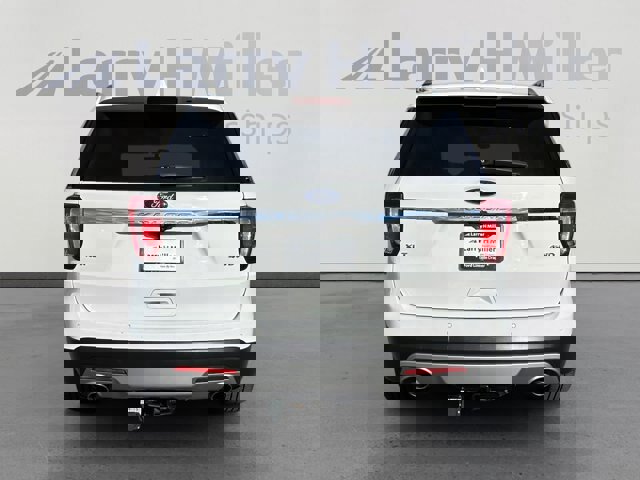 Certified 2017 Ford Explorer XLT image 4