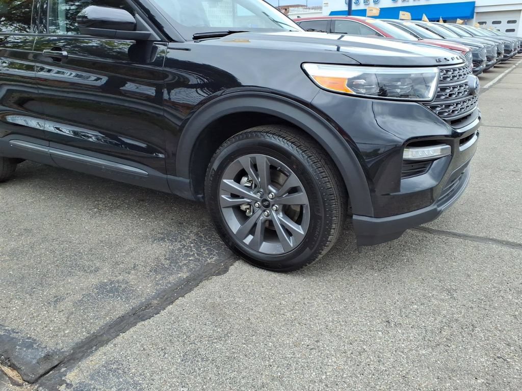 Certified 2024 Ford Explorer XLT w/ Equipment Group 202A AWD/4WD image 5