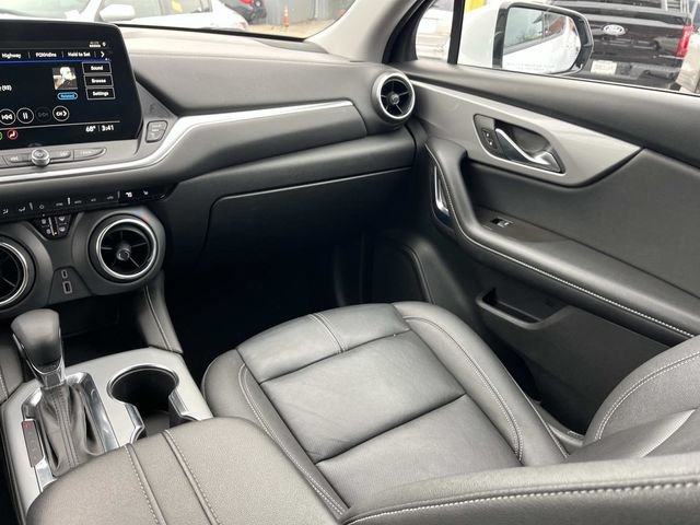 Used 2024 Chevrolet Blazer LT FWD image 18