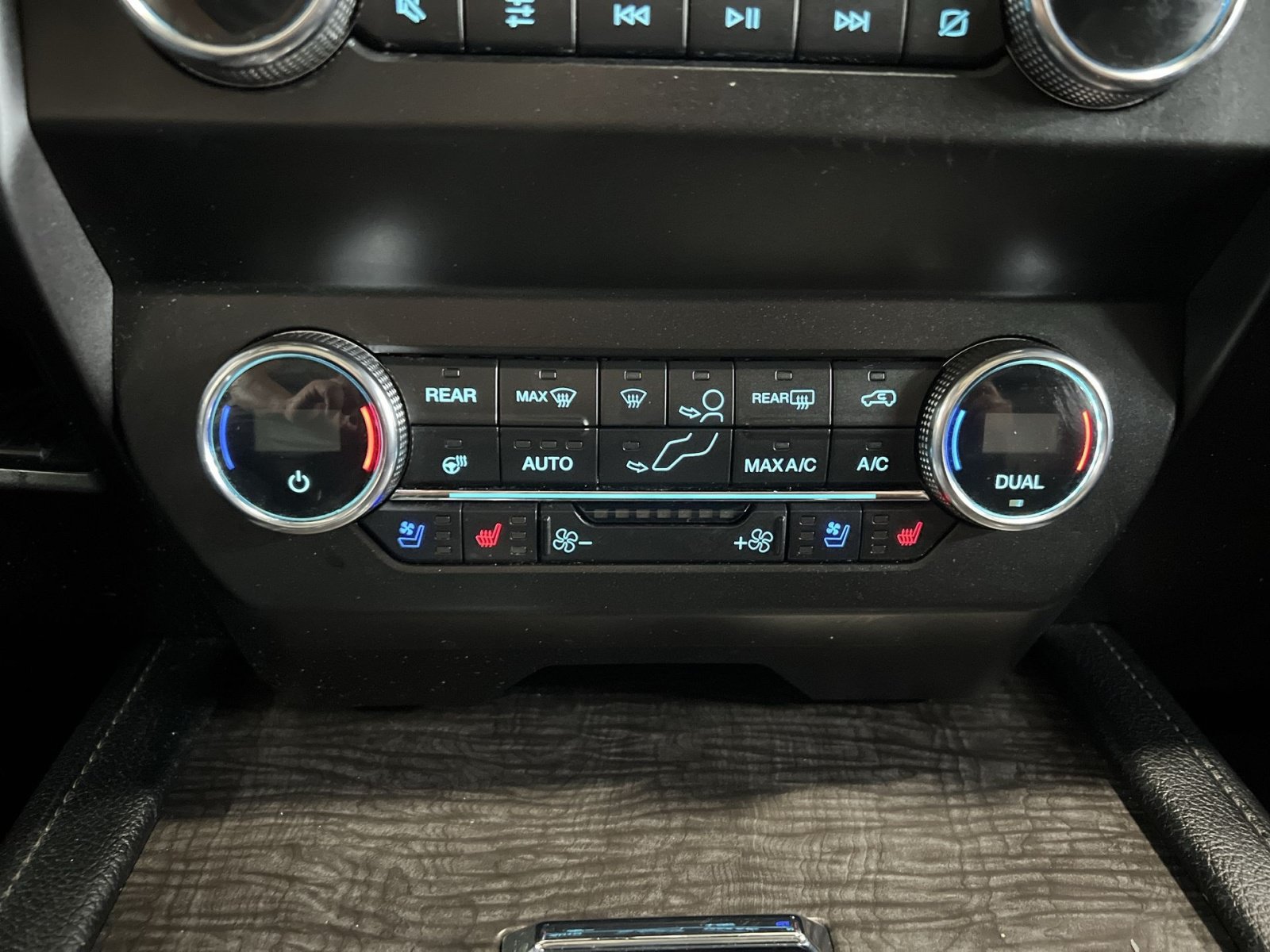 Certified 2019 Ford Expedition Limited w/ Equipment Group 302A AWD/4WD image 21