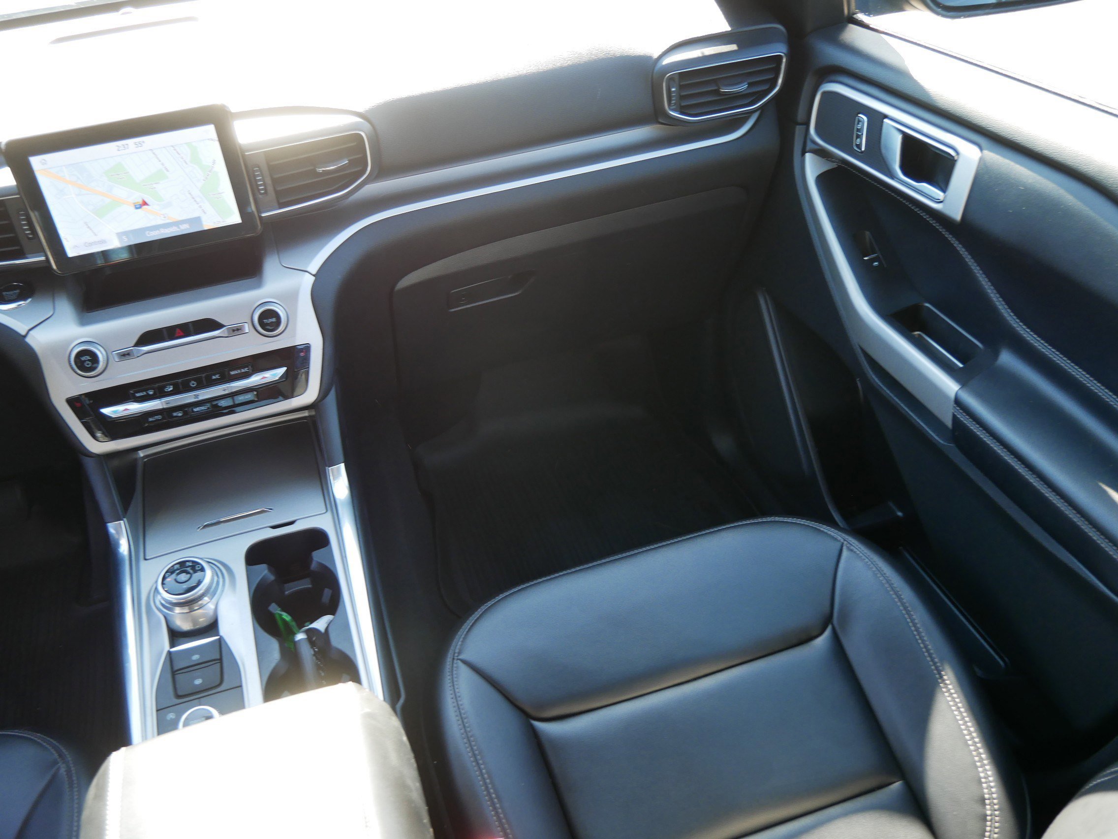 Certified 2022 Ford Explorer XLT w/ Equipment Group 202A image 11