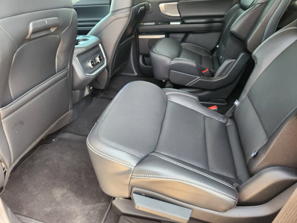 Certified 2025 Ford Expedition Platinum w/ Driver's Package AWD/4WD image 28