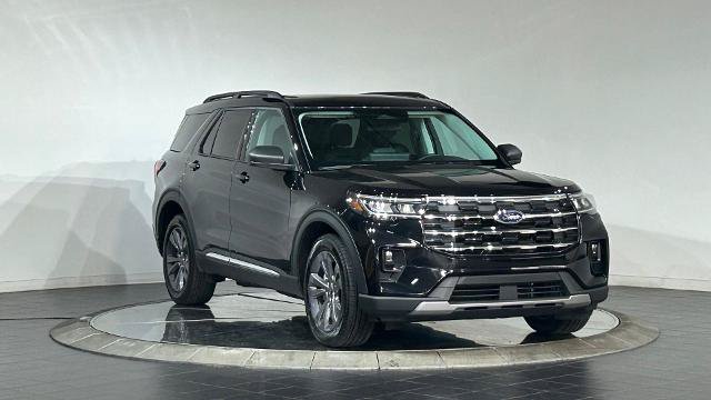 Certified 2025 Ford Explorer Active w/ Active Comfort Package AWD/4WD image 2