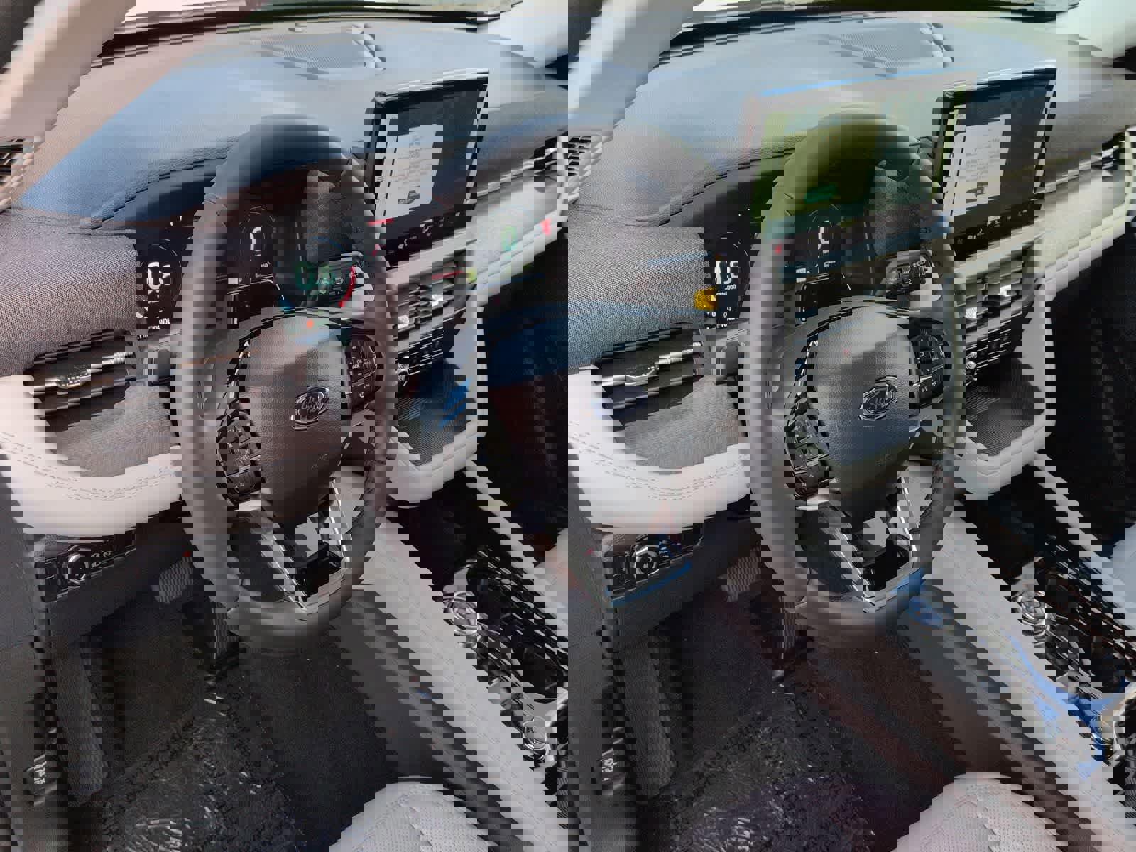 Certified 2026 Ford Explorer Platinum w/ LUX Leather Package image 10