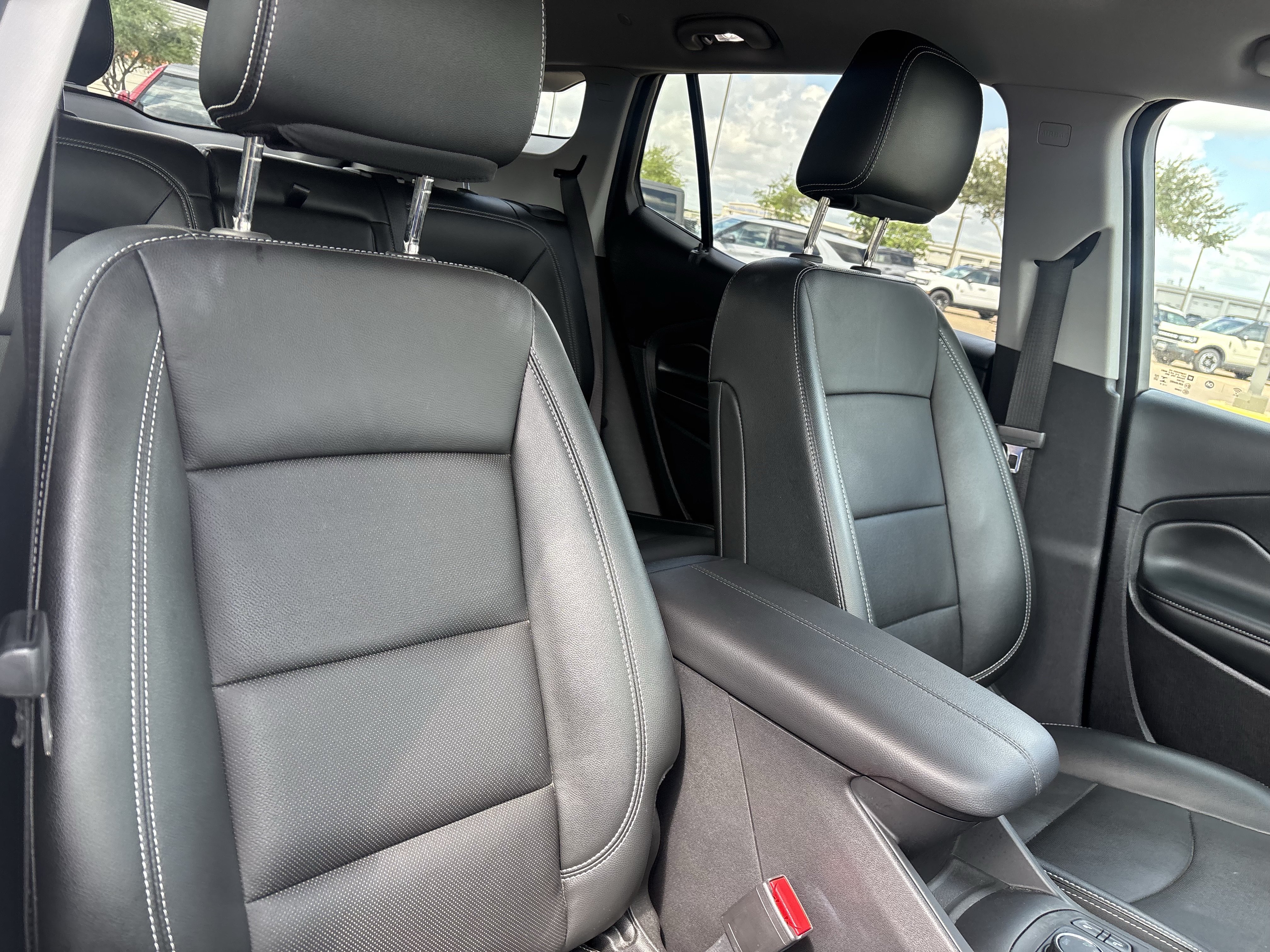 Used 2024 GMC Terrain SLT AWD/4WD image 27