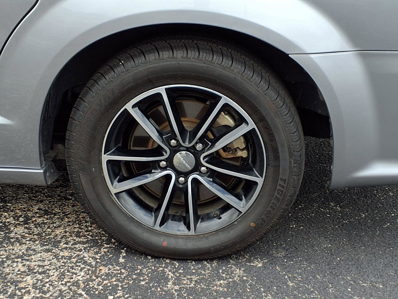 Used 2018 Dodge Grand Caravan SE image 21