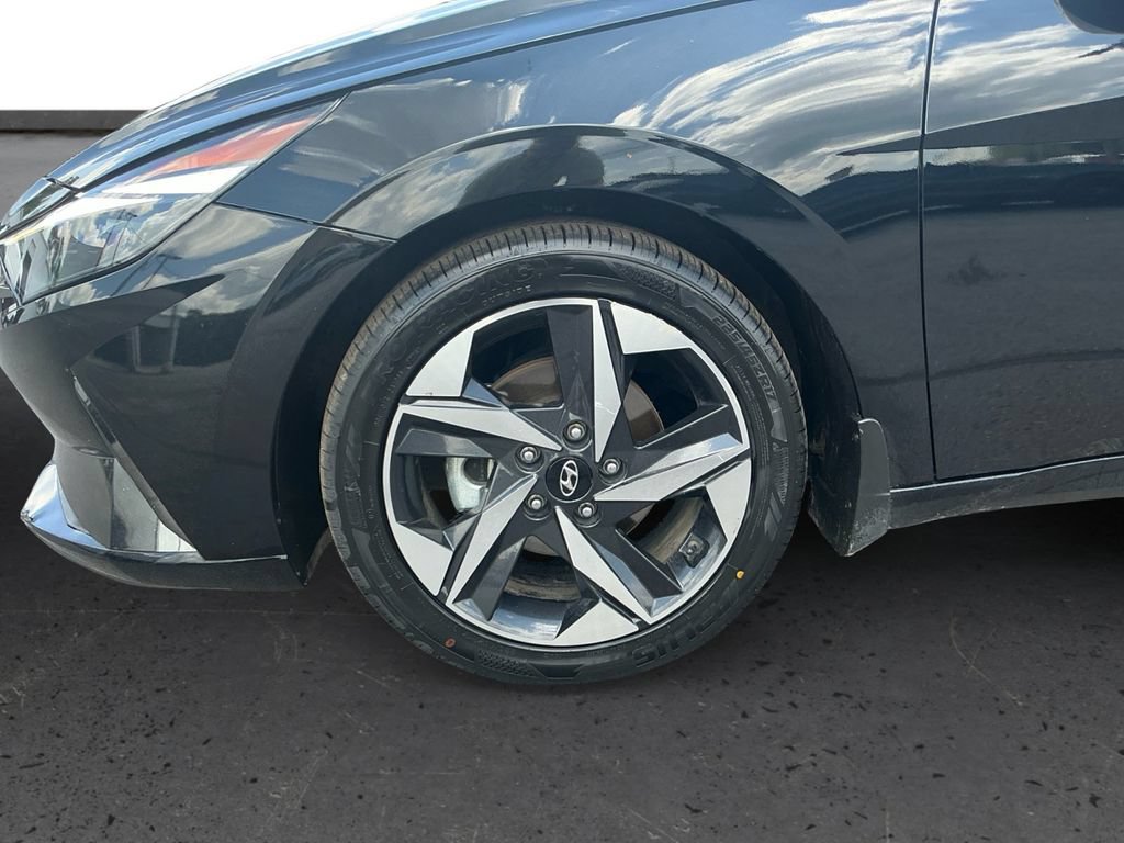 Used 2023 Hyundai Elantra Limited FWD image 13