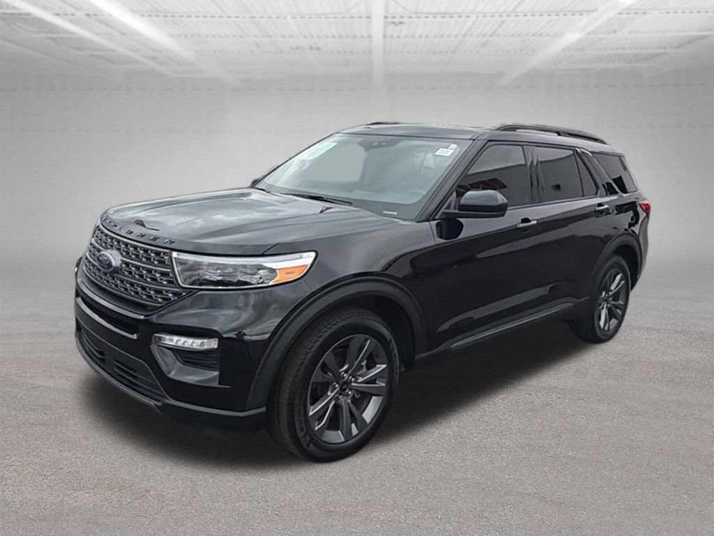 Certified 2023 Ford Explorer XLT w/ Equipment Group 202A AWD/4WD image 4