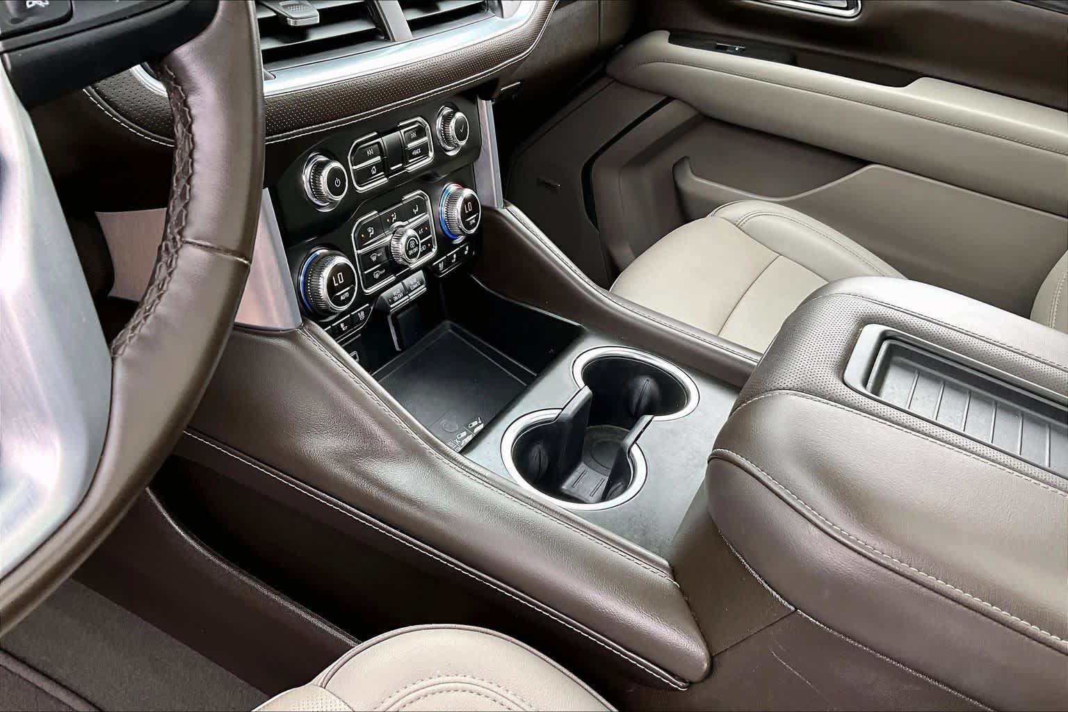 Used 2023 GMC Yukon SLT w/ SLT Luxury Package AWD/4WD image 17