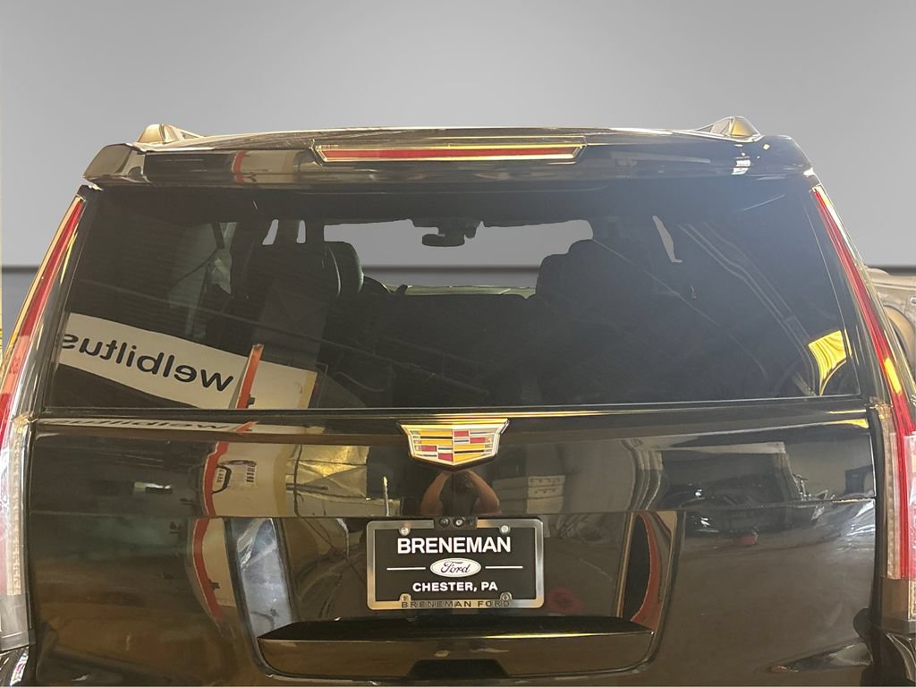 Used 2019 Cadillac Escalade Luxury w/ Escalade Sport Edition AWD/4WD image 17
