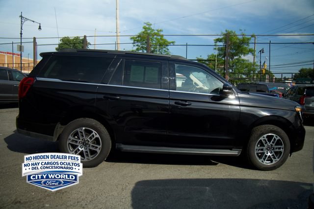 Certified 2025 Ford Expedition Active AWD/4WD image 3
